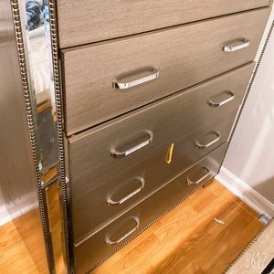 I am selling this furniture is new